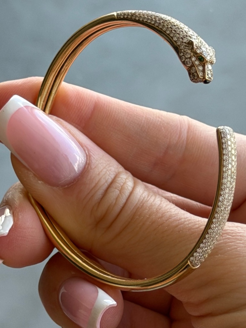 18K PANTHÈRE BRACELET, SMALL MODEL, HALF-PAVED – YELLOW GOLD